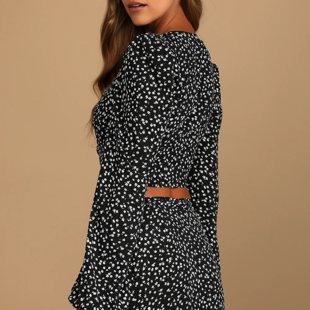 Lulu’s Black Floral Print Puff Shoulder Top Women’s Size Small - Picture 3 of 9